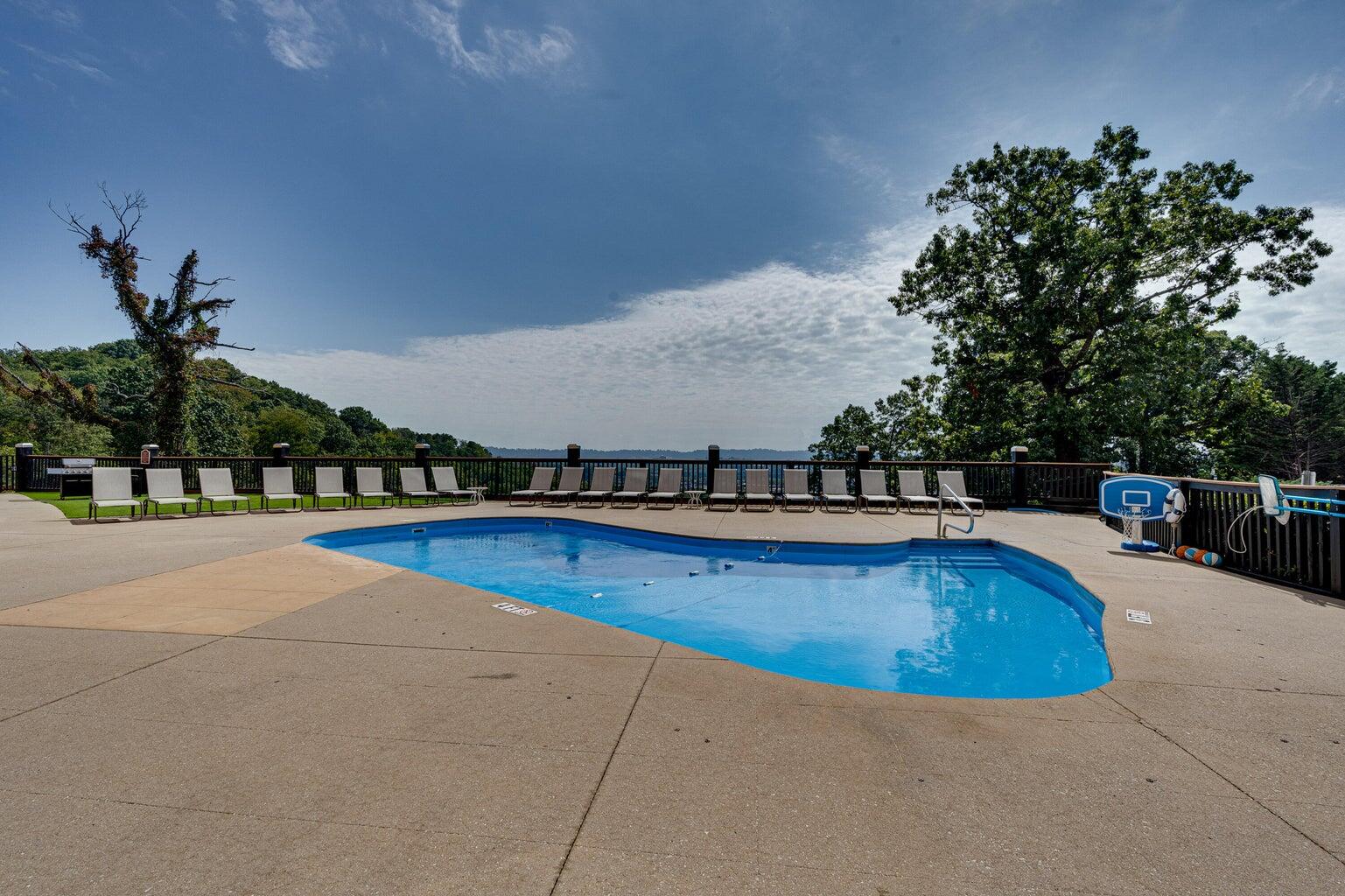 1131 Stringers Ridge Road, Unit 4C Chattanooga, TN 37405 - Photo 27 of 30 Pinnacle pool