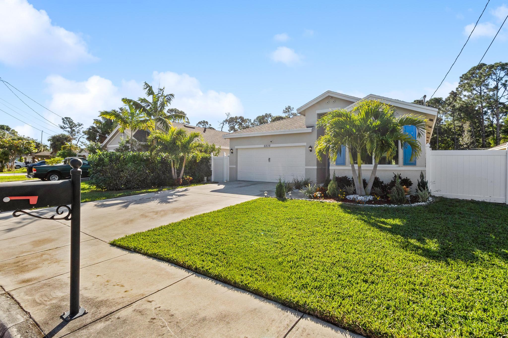 6806 Mitchell Street Jupiter, FL 33458 - Photo 2 of 24 CZ4A3439
