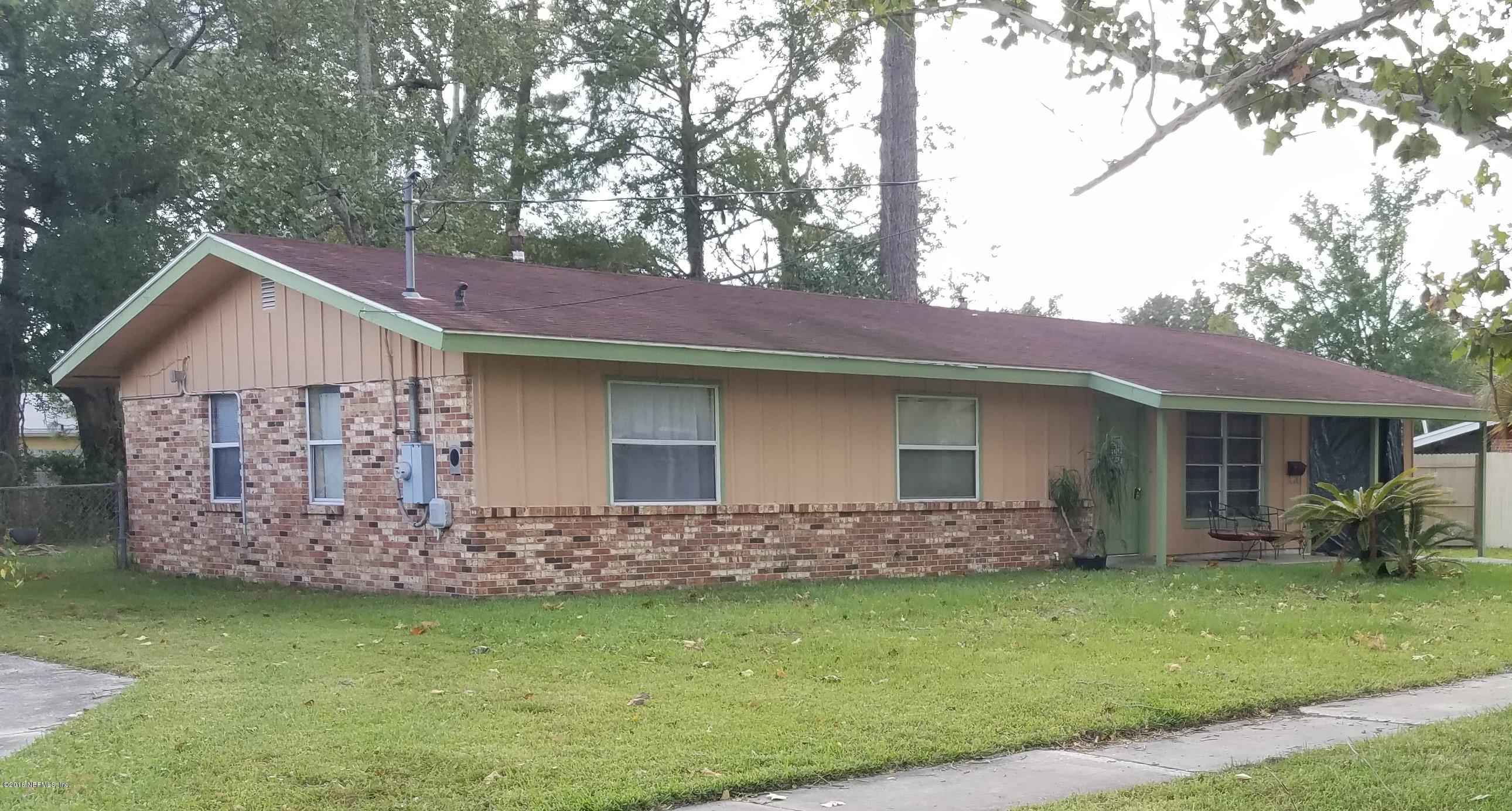 5674 Beney Road Jacksonville, FL 32207 - Photo 2 of 3 a view of a house with a garden