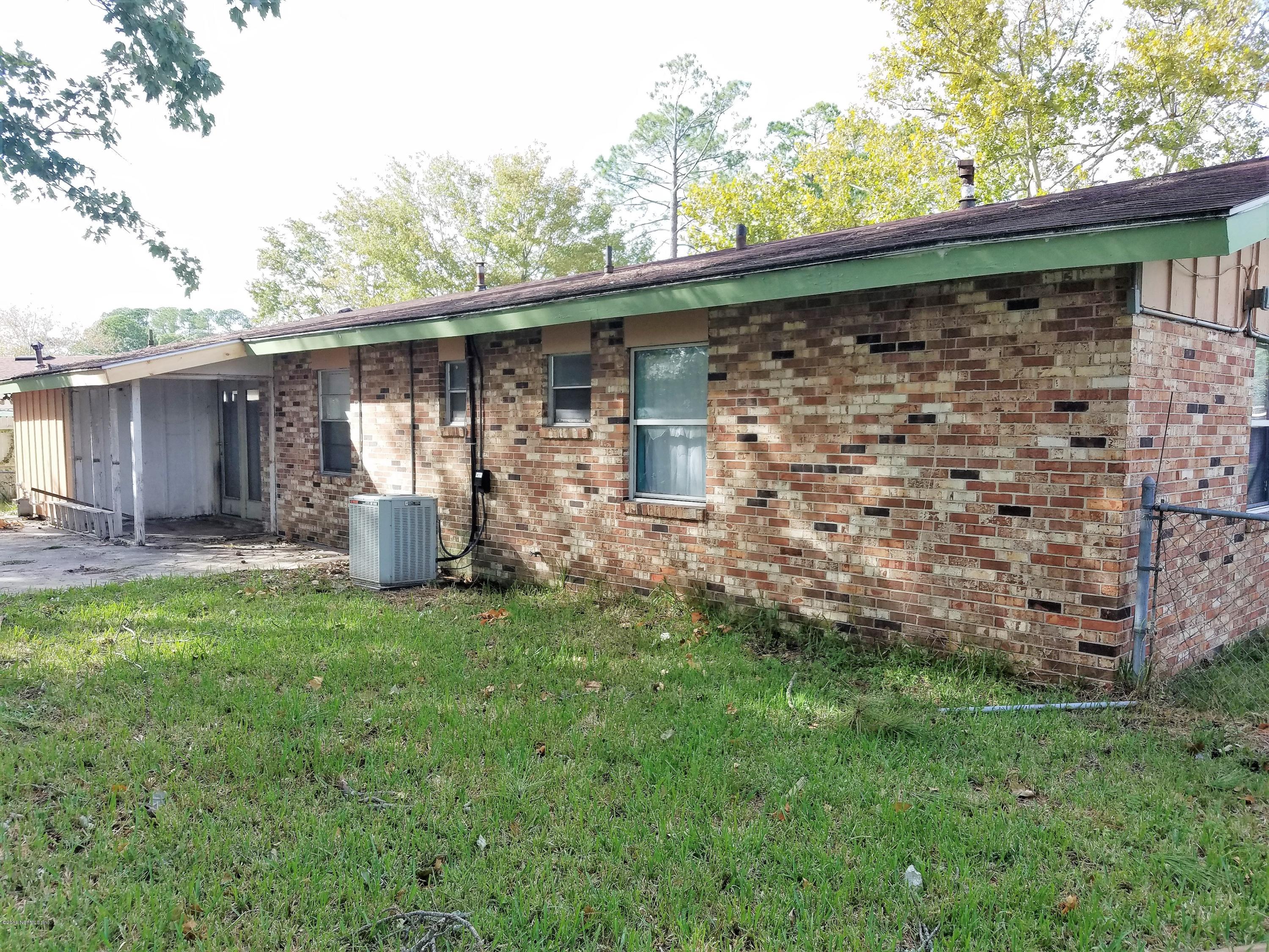 5674 Beney Road Jacksonville, FL 32207 - Photo 3 of 3 a front view of a house with garden