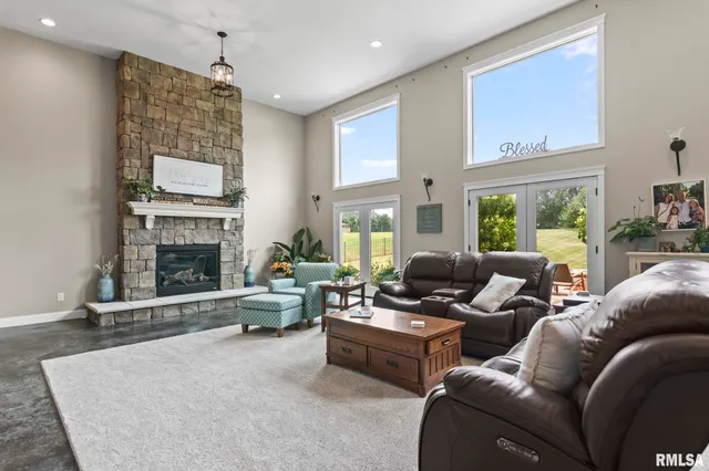 $740,000 | 6644 Reagan Drive, Cantrall, IL 62625