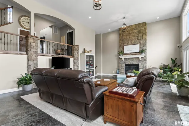 $740,000 | 6644 Reagan Drive, Cantrall, IL 62625