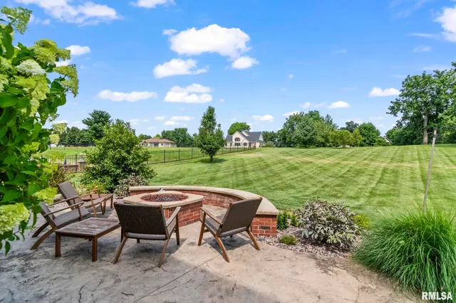 $740,000 | 6644 Reagan Drive, Cantrall, IL 62625