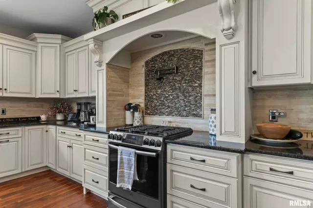 $740,000 | 6644 Reagan Drive, Cantrall, IL 62625