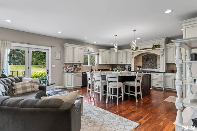 $740,000 | 6644 Reagan Drive, Cantrall, IL 62625