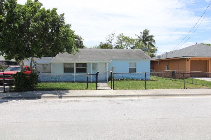 1417 West 32nd Street Riviera Beach, FL 33404 - Photo 2 of 16 a view of house with a outdoor space