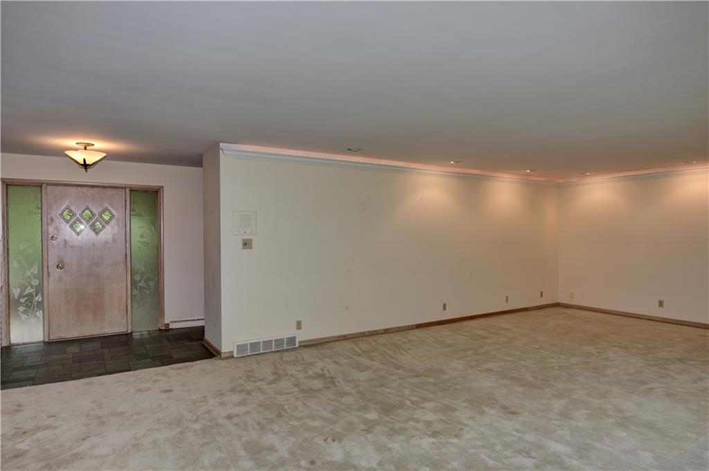 5855 Braewick Road Indianapolis, IN 46226 - Photo 6 of 40 Gallery Image 6
