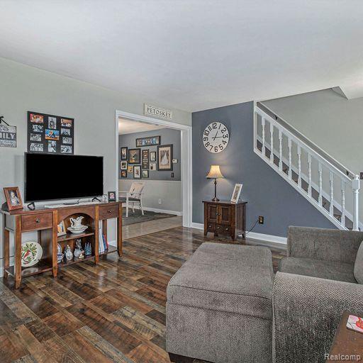 4190 Highland Road Highland, MI 48357 - Photo 7 of 27 living room, newer floors!