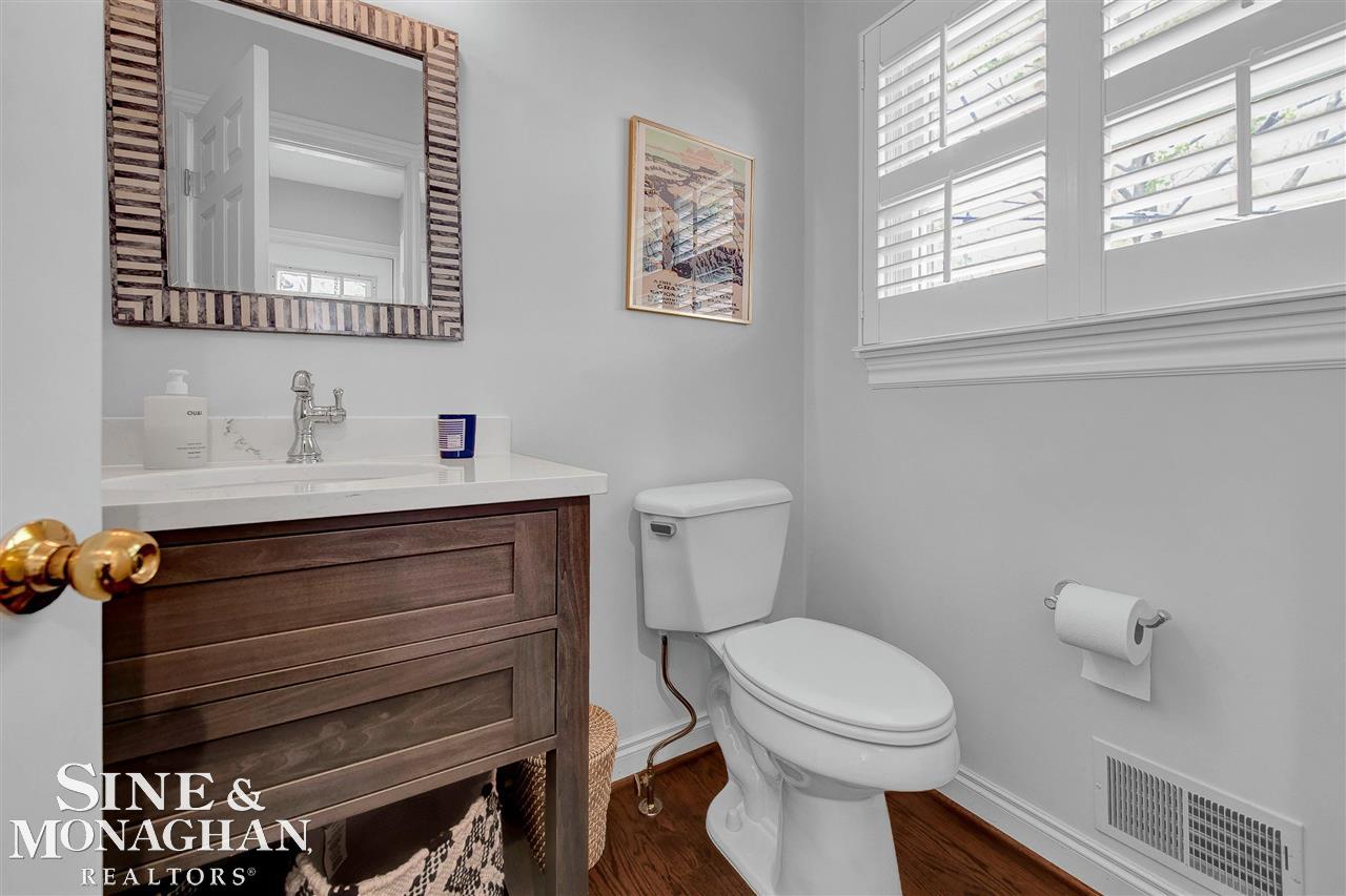 104 Mapleton Road Grosse Pointe, MI 48236 - Photo 12 of 36 50075587-11.JPG