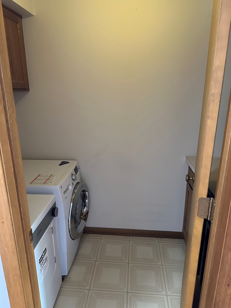 6460 West Belle Plaine Avenue, Unit 407 Chicago, IL 60634 - Photo 8 of 15 a utility room with dryer and washer