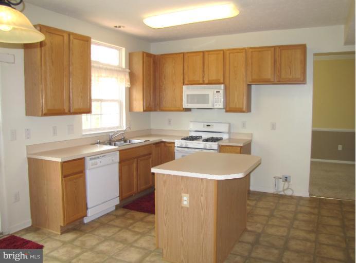 7787 Rotherham Drive Hanover, MD 21076 - Photo 14 of 26 Kitchen