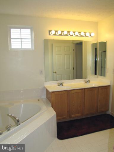 7787 Rotherham Drive Hanover, MD 21076 - Photo 16 of 26 Bath (Master)