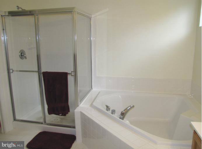 7787 Rotherham Drive Hanover, MD 21076 - Photo 23 of 26 Bath (Master)
