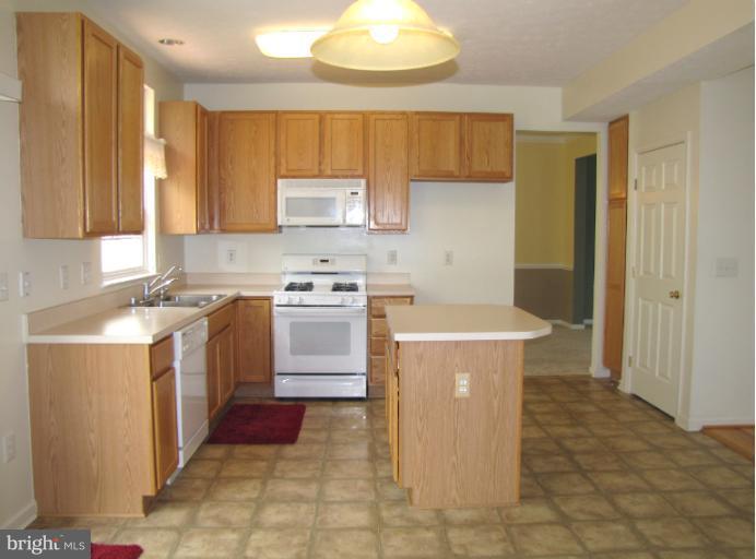 7787 Rotherham Drive Hanover, MD 21076 - Photo 5 of 26 Kitchen