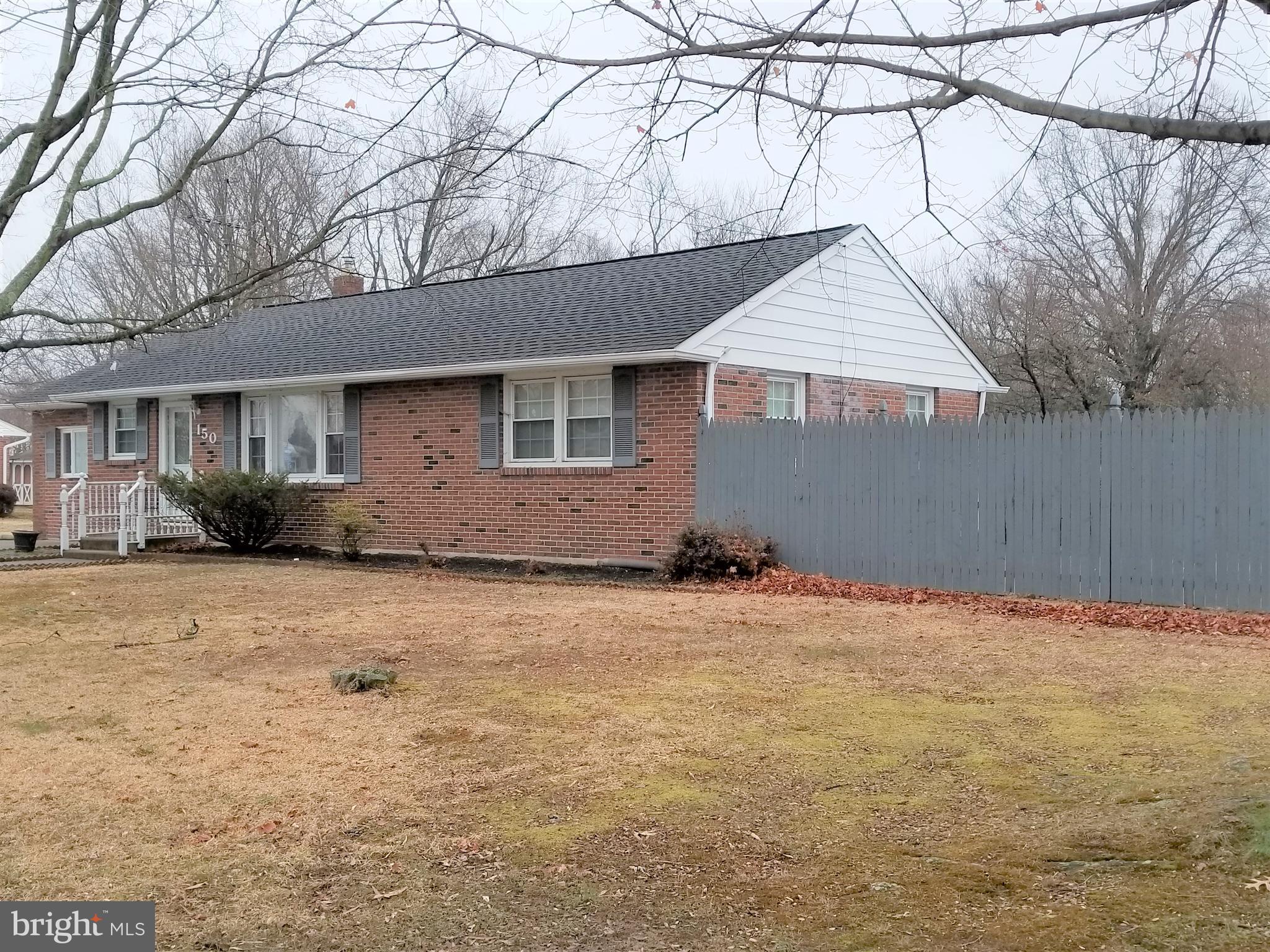 150 Kansas Road Pennsville, NJ 08070 - Photo 2 of 20 a backyard of a house