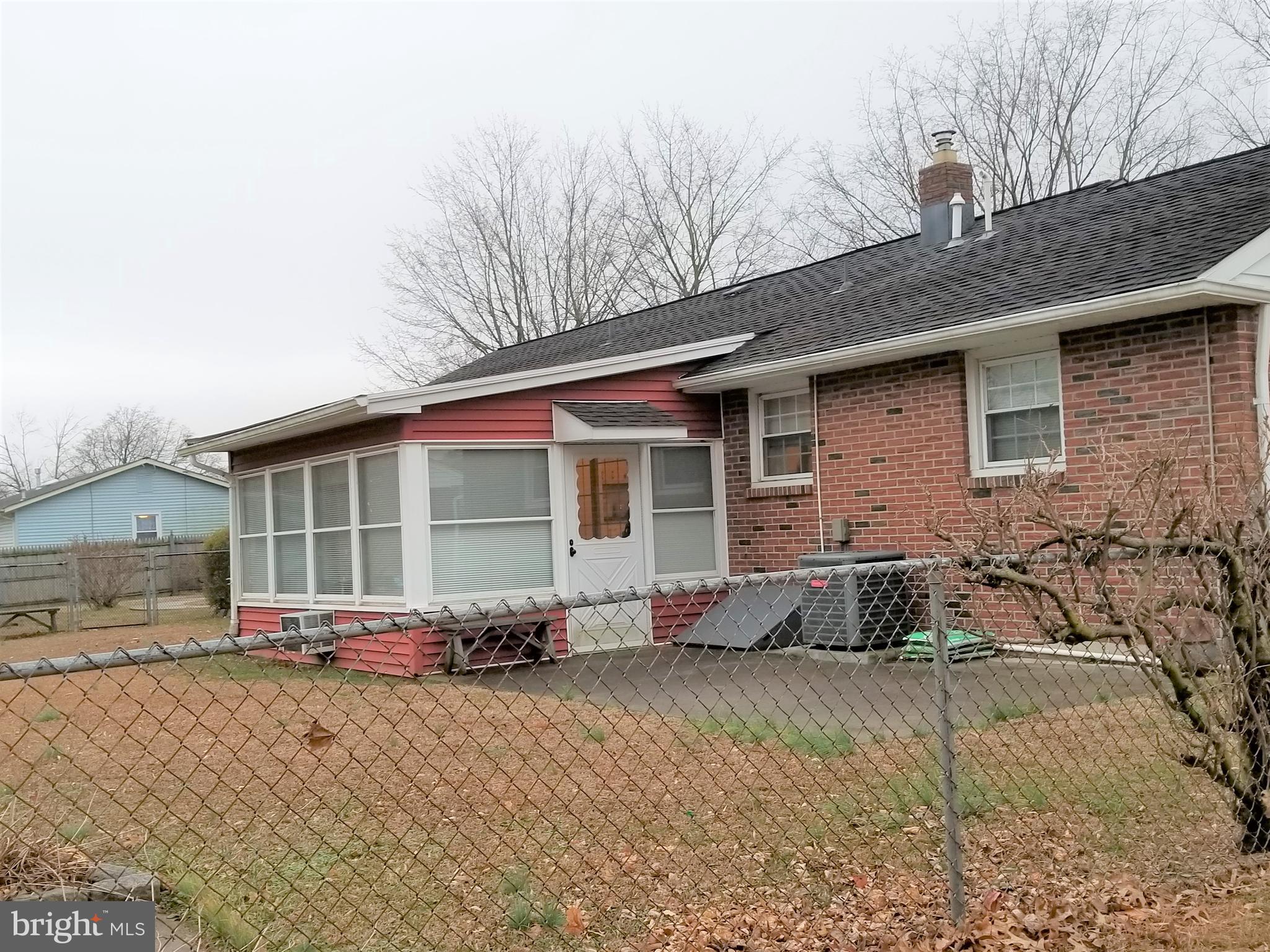 150 Kansas Road Pennsville, NJ 08070 - Photo 4 of 20 a front view of house with yard