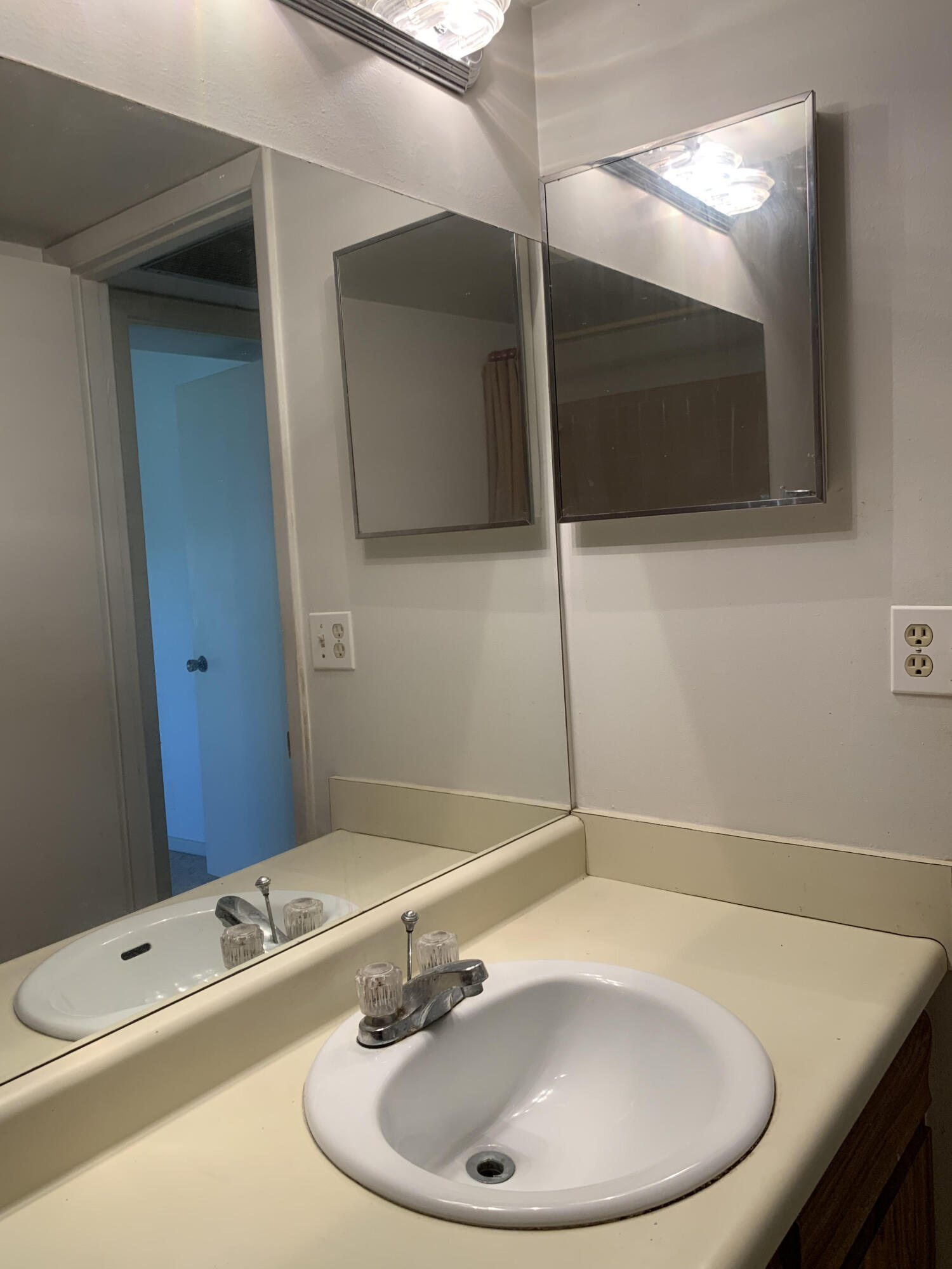 150 Pineview Road, Unit I4 Jupiter, FL 33469 - Photo 22 of 35 a bathroom with a sink and a mirror