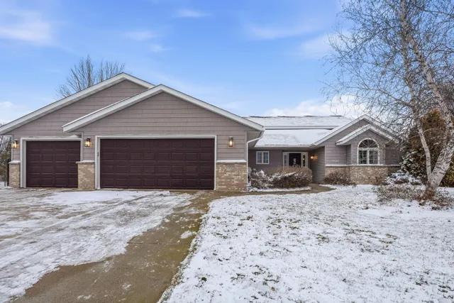 $425,000 | 1705 Vale Court, Faribault, MN 55021