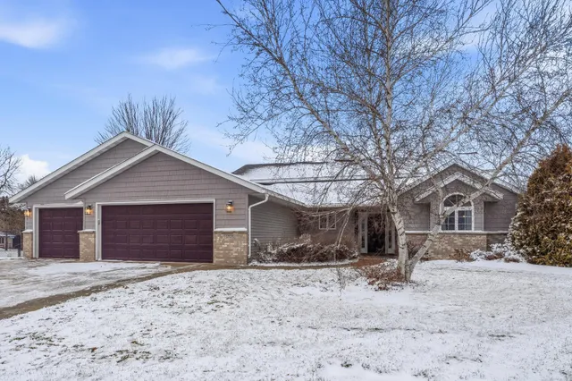 $425,000 | 1705 Vale Court, Faribault, MN 55021