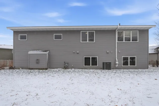 $425,000 | 1705 Vale Court, Faribault, MN 55021