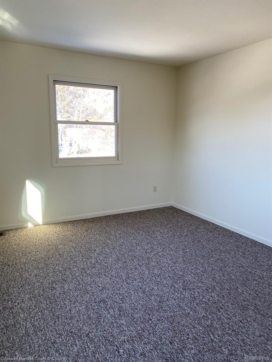 674 Summit Ridge Drive, Unit 17 Milford, MI 48381 - Photo 39 of 51 bed 2.jpg