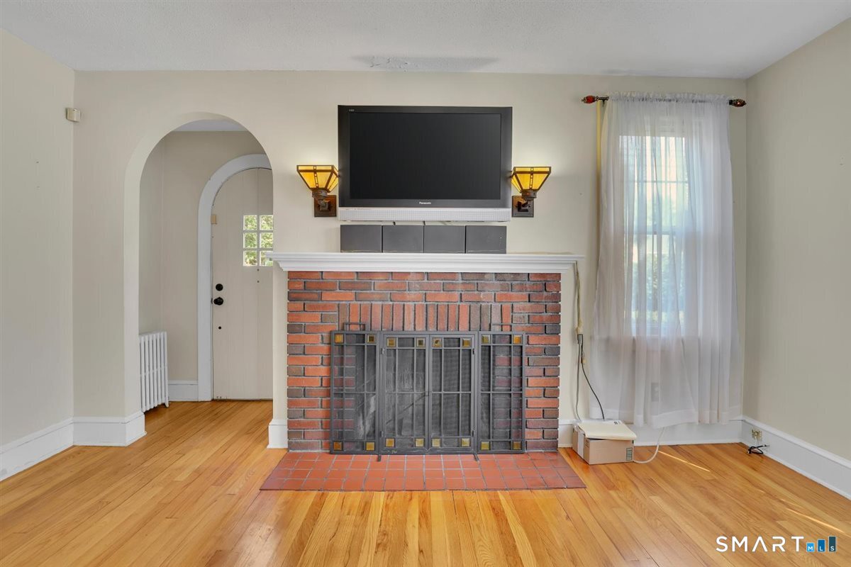 711 Ridge Road Middletown, CT 06457 - Photo 7 of 39 Gallery Image 7