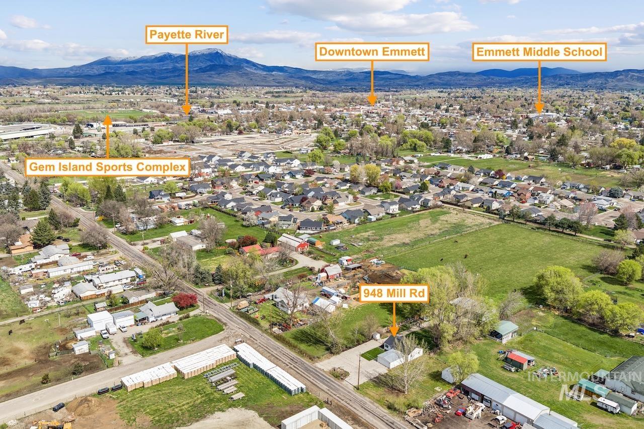 948 South Mill Road Emmett, ID 83617 - Photo 37 of 38 Aerial view of residential area with a mountainous background