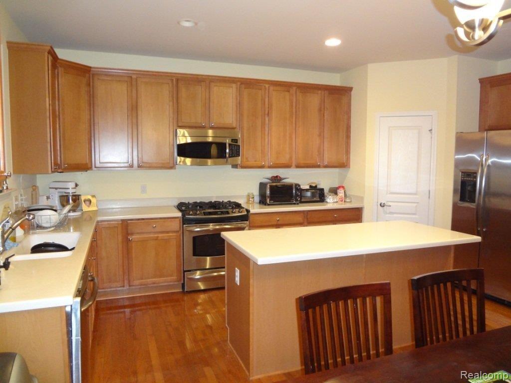 49377 Oxley Road Macomb, MI 48044 - Photo 7 of 23 Kitchen2.JPG
