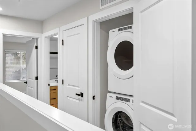 $3,195 | 15613 Admiralty Way, Unit B2, Lynnwood, WA 98087