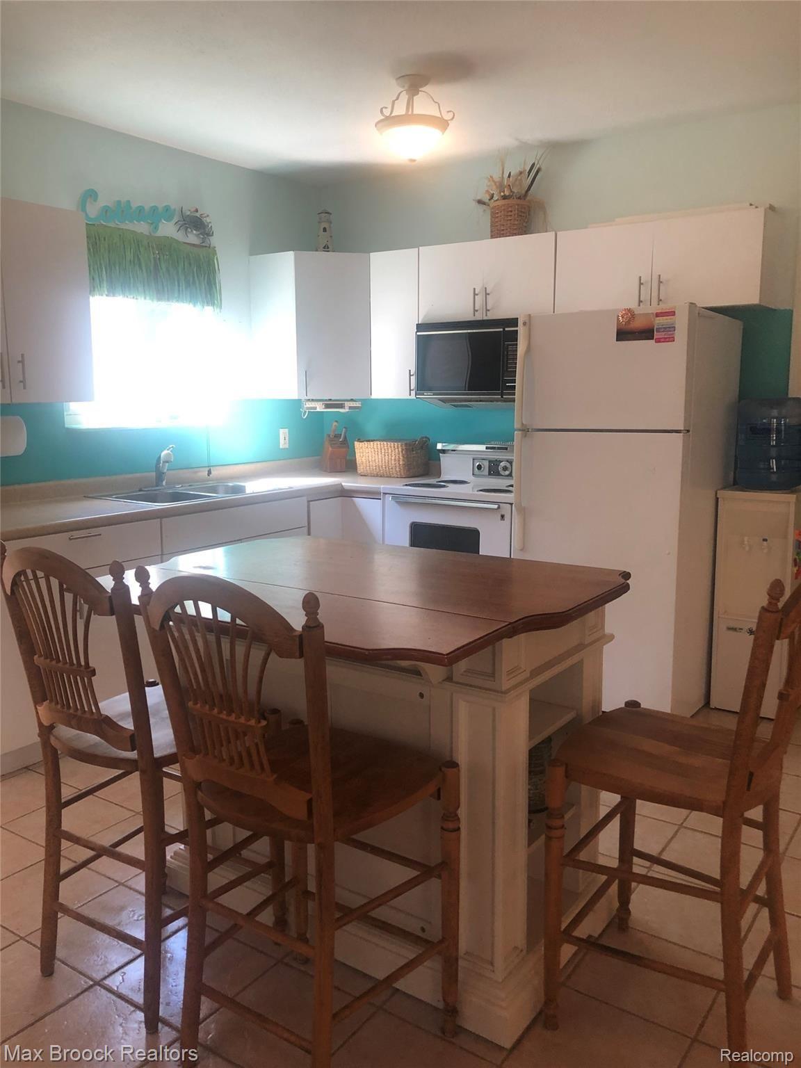 6721 Oak Beach Road Port Austin, MI 48467 - Photo 3 of 14 Breakfast Island