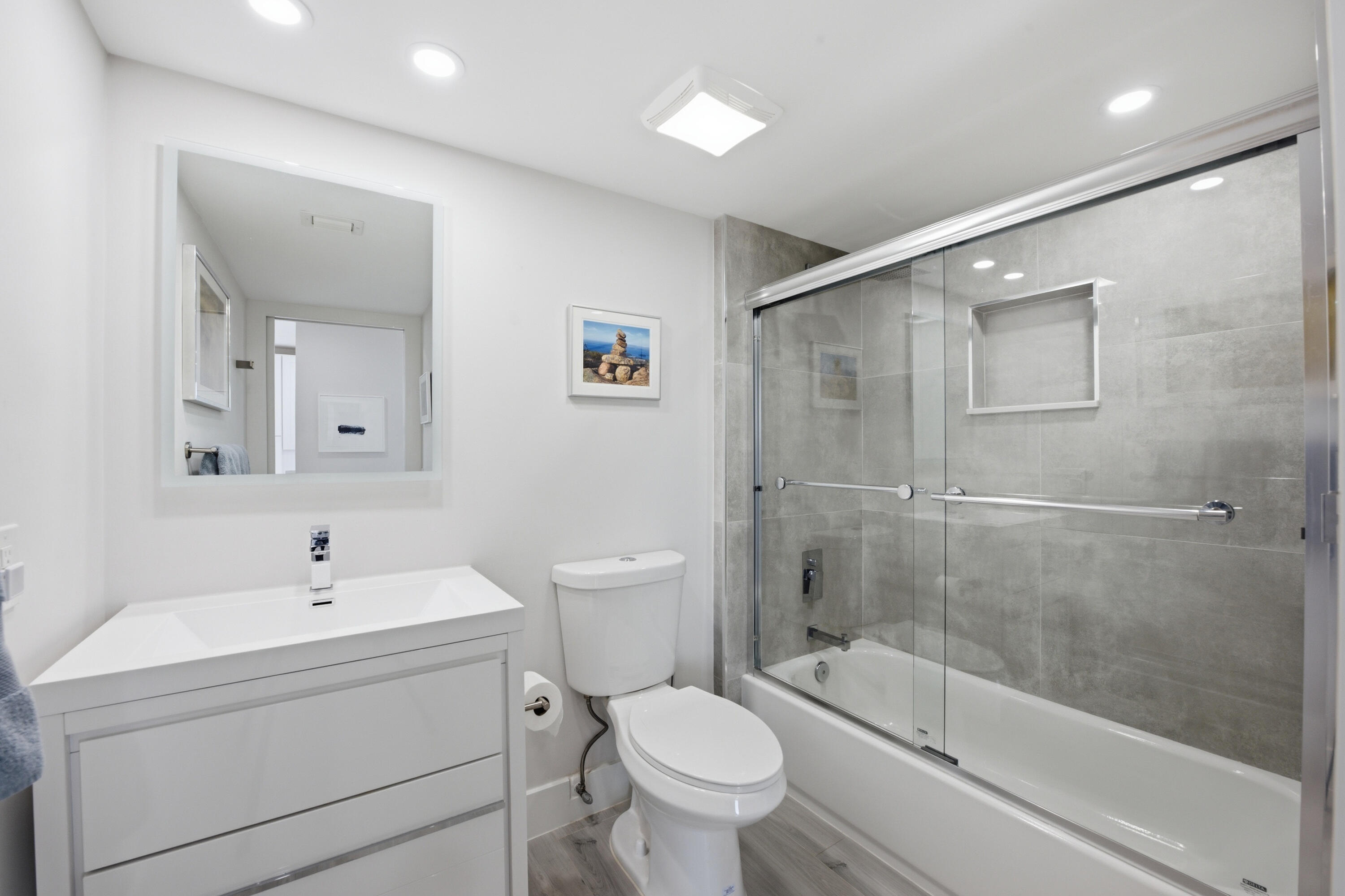7768 Lakeside Boulevard, Unit 515 Boca Raton, FL 33434 - Photo 30 of 55 Shower/Tub Combo