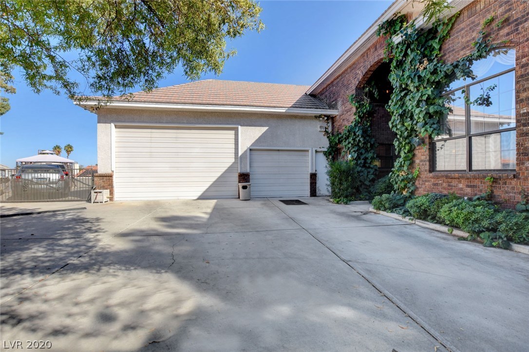 10 Hummingbird Lane Henderson, NV 89014 - Photo 3 of 50 Gallery Image 3