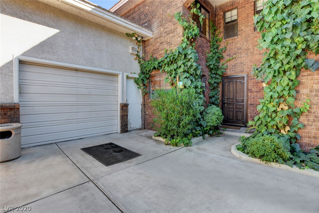 10 Hummingbird Lane Henderson, NV 89014 - Photo 4 of 50 Gallery Image 4
