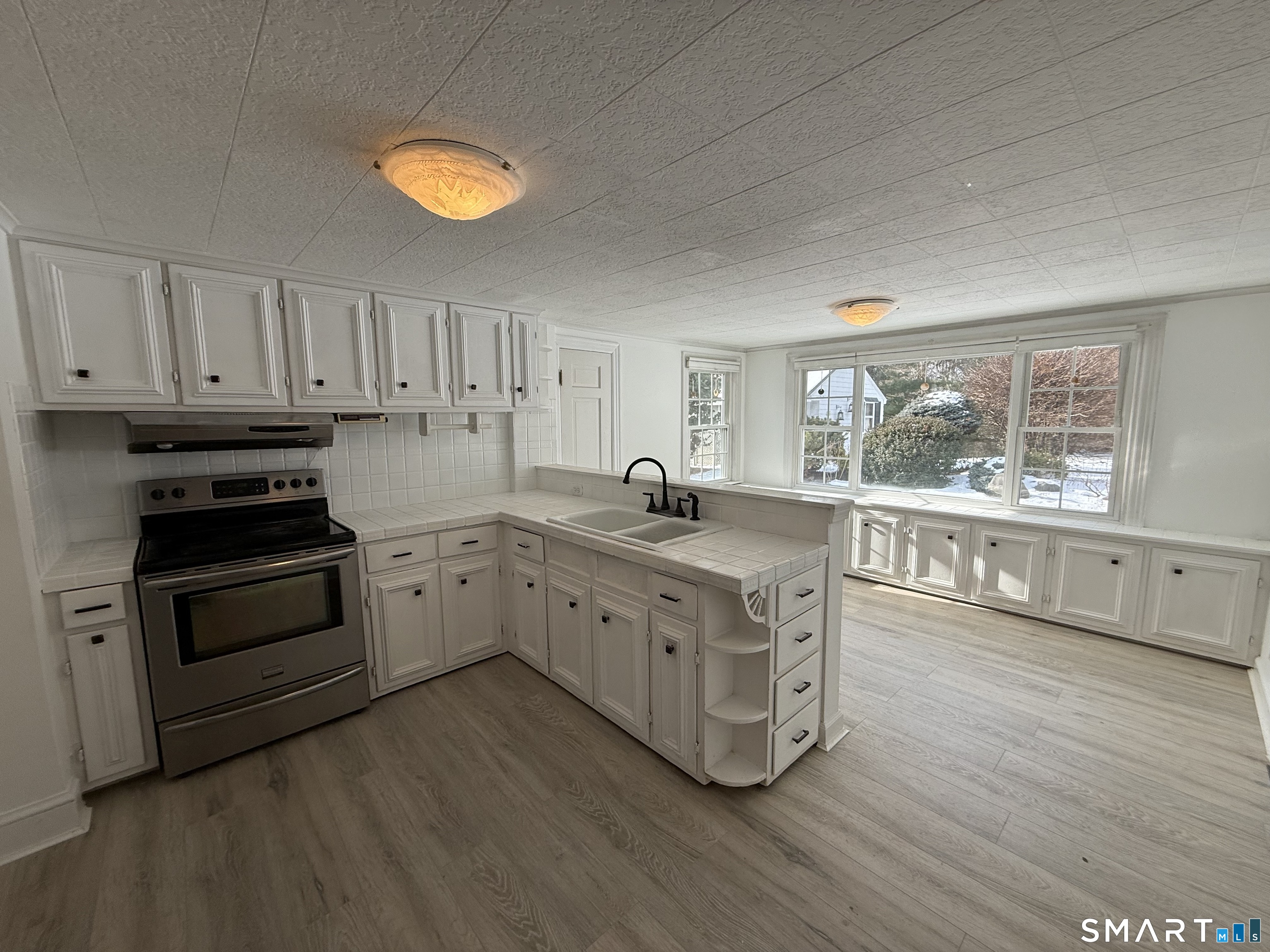 82 Grove Street Southington, CT 06479 - Photo 3 of 29