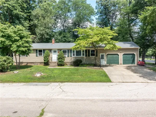 $4,000 | 7 Jay Drive, North Kingstown, RI 02852