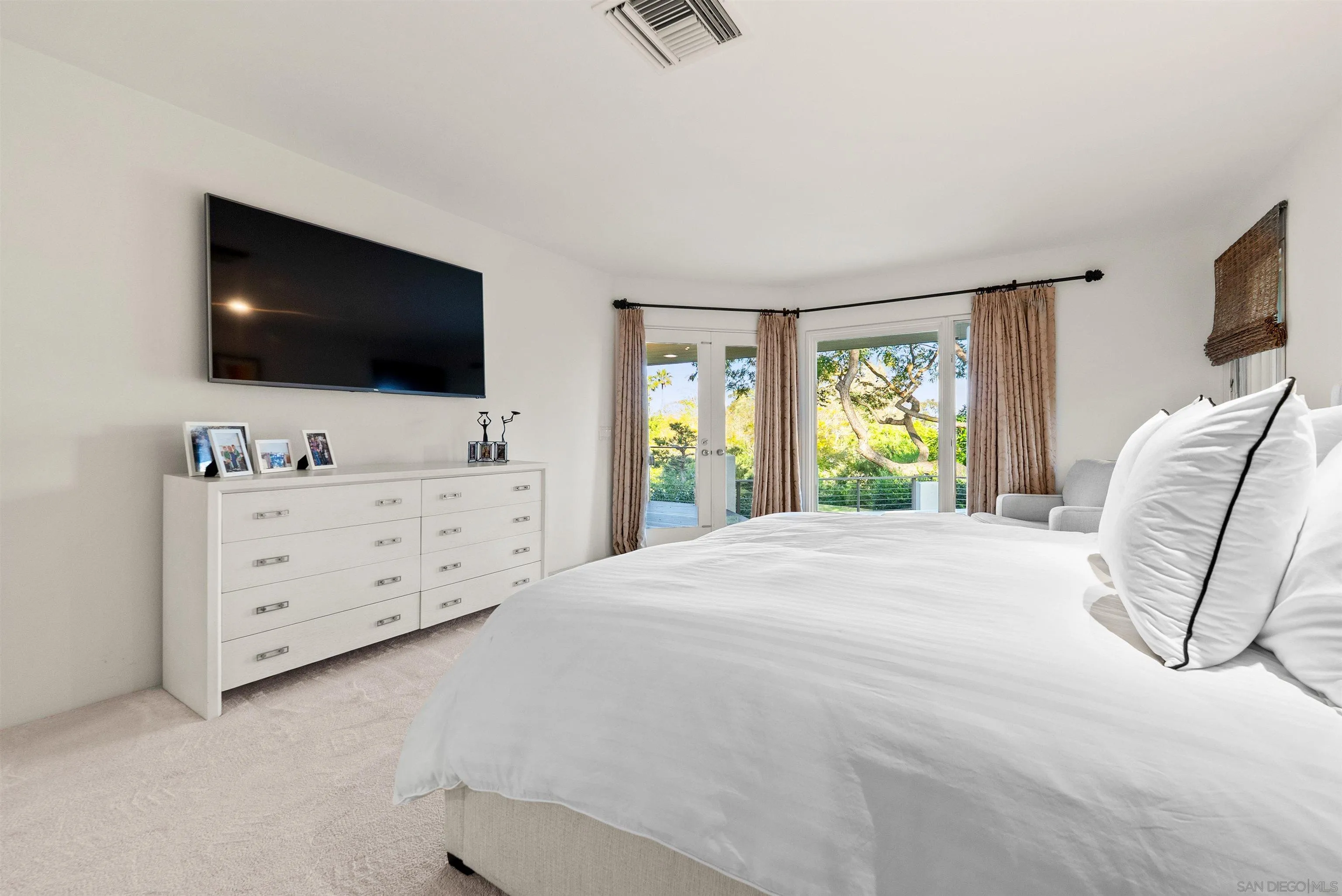 5491 Calzada Del Bosque Rancho Santa Fe, CA 92067 - Photo 22 of 69 Primary Bedroom