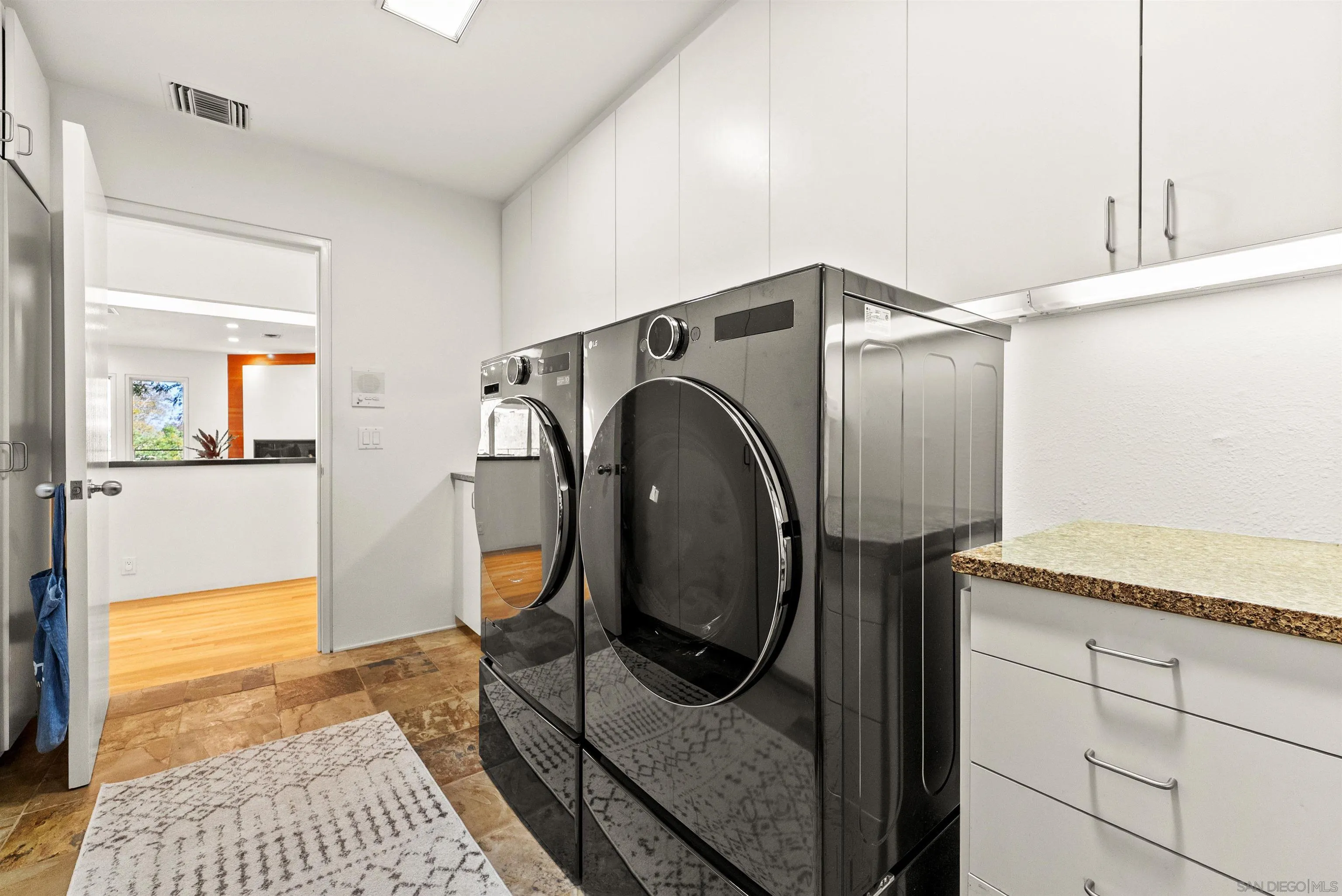 5491 Calzada Del Bosque Rancho Santa Fe, CA 92067 - Photo 30 of 69 Laundry