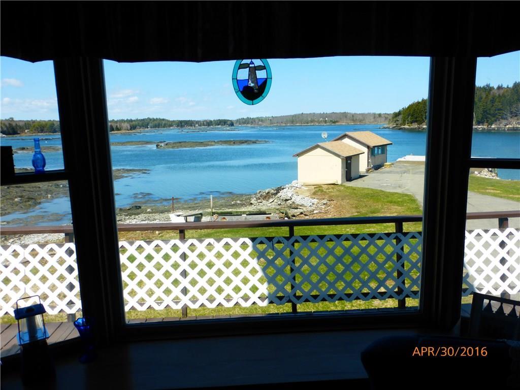 118 States Point Road Tenants Harbor, ME 04860 - Photo 17 of 29 Living room view