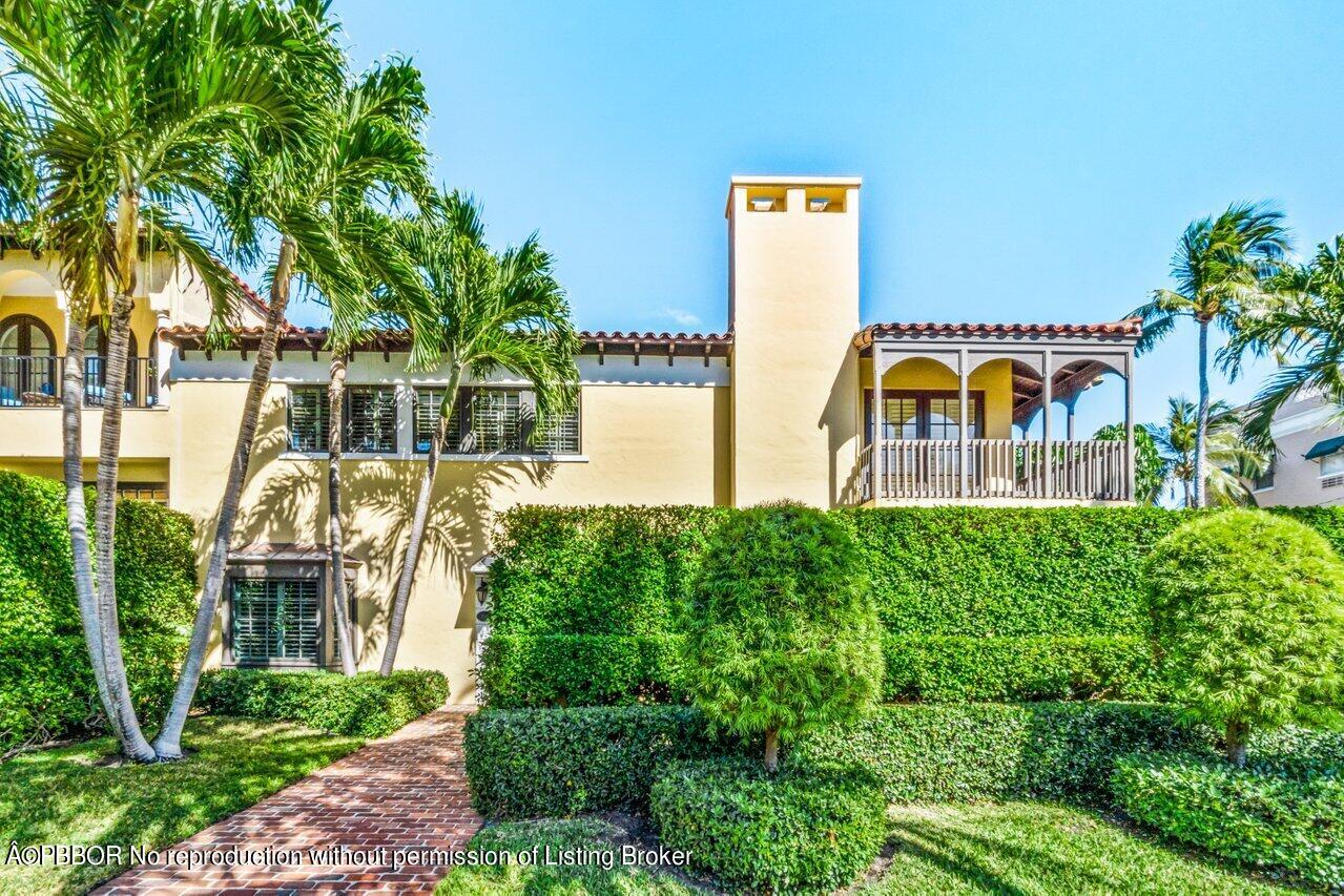 355 Cocoanut Row, Unit 2 Palm Beach, FL 33480 - Photo 26 of 26 a front view of a house with a garden