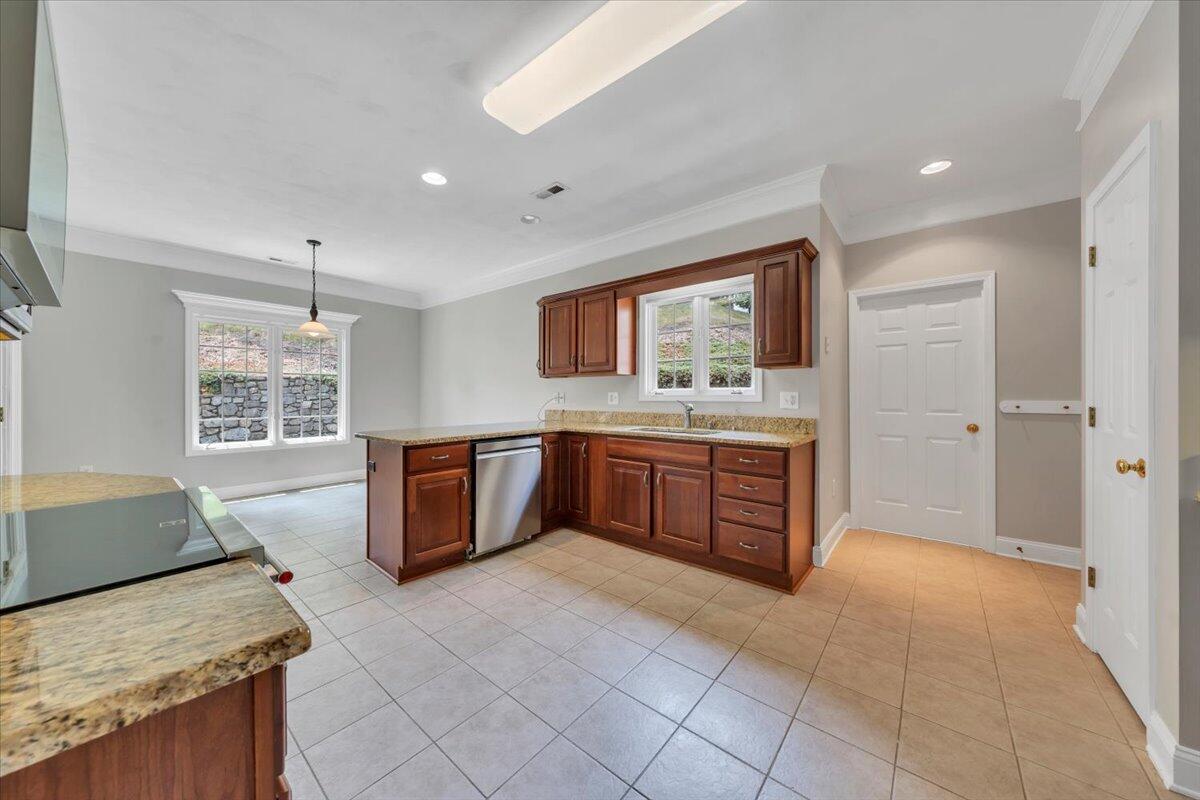 2512 Oak Ridge Lane Salem, VA 24153 - Photo 14 of 49 16-MIB03062