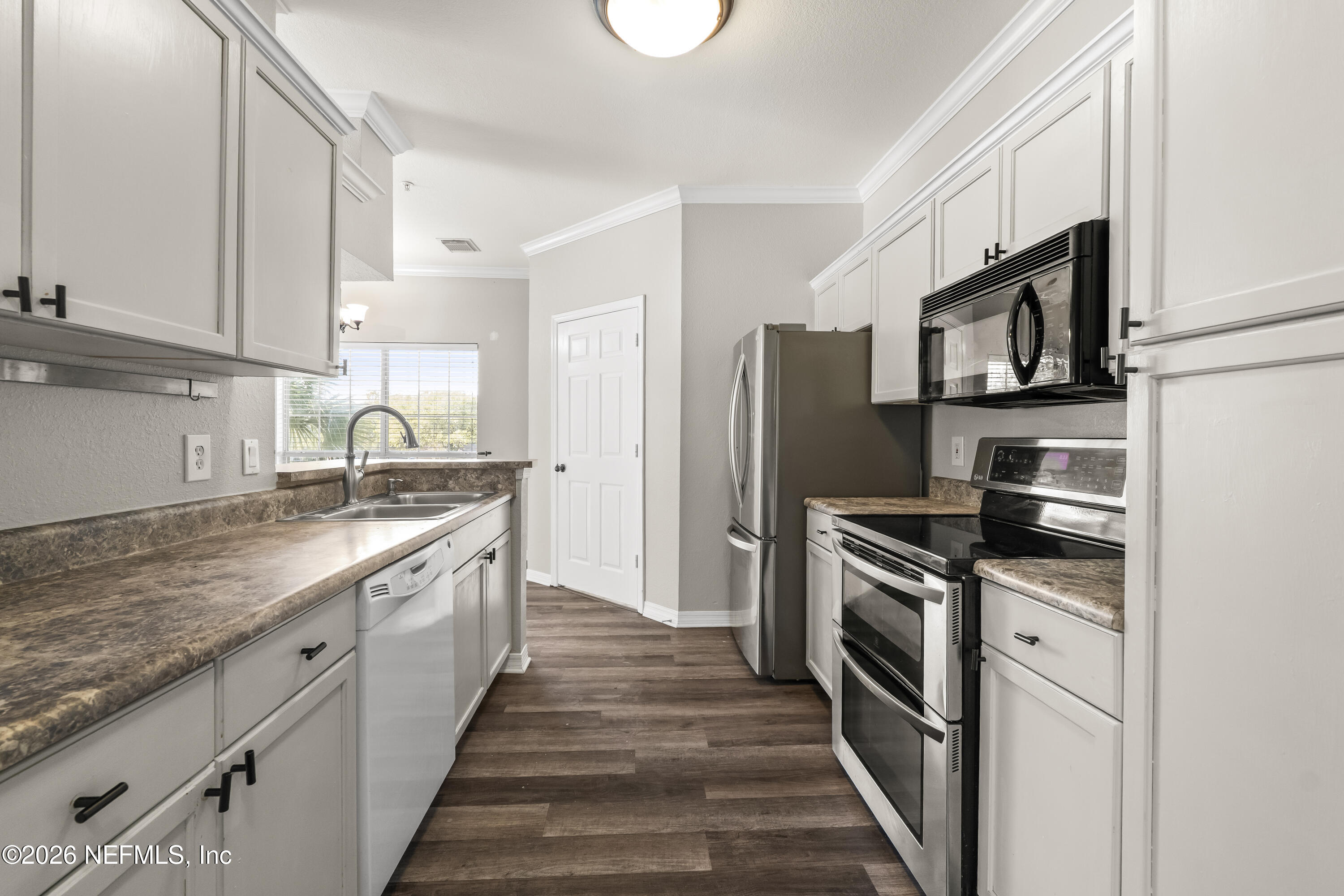 10961 Burnt Mill Road, Unit 1021 Jacksonville, FL 32256 - Photo 11 of 34 Kitchen