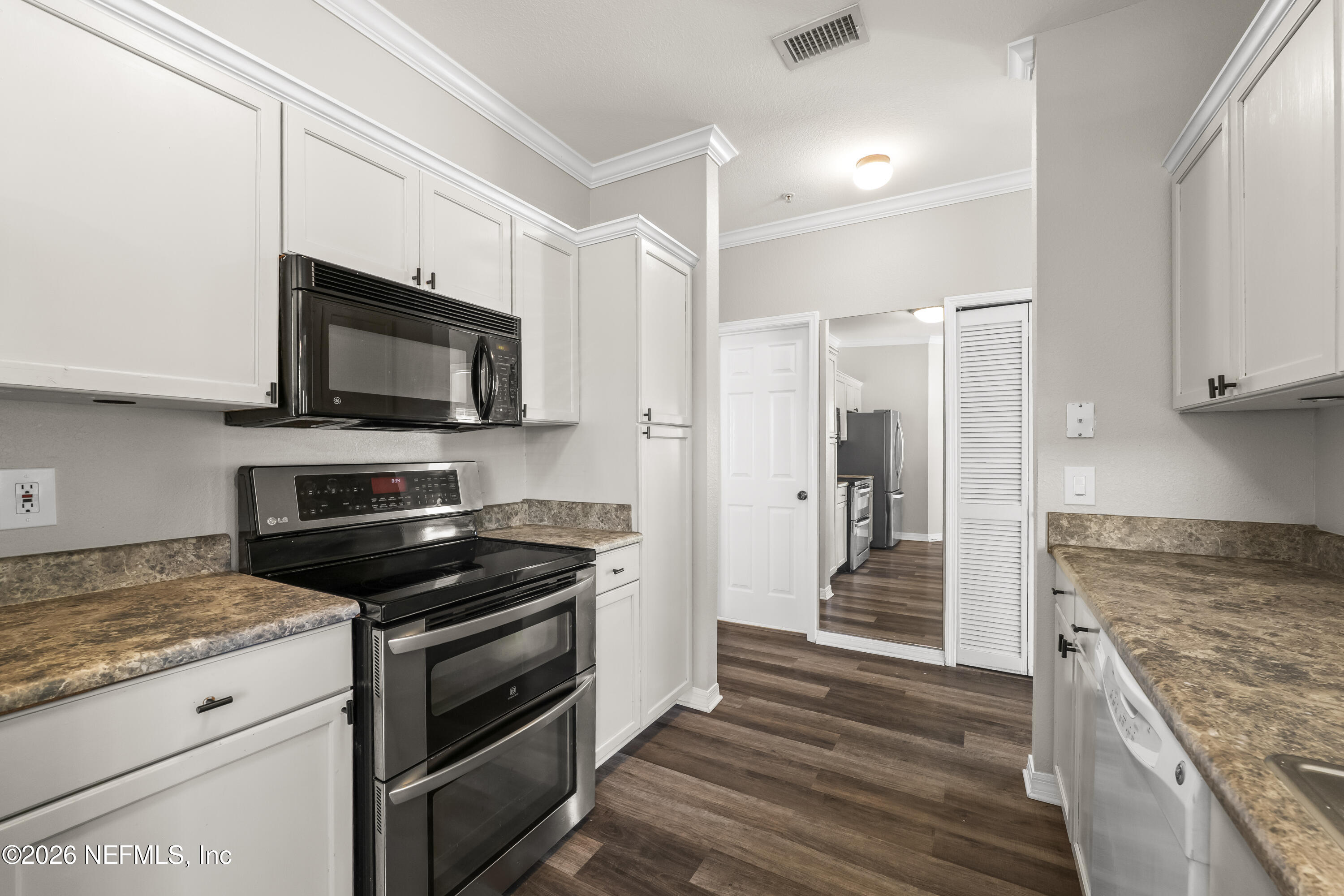 10961 Burnt Mill Road, Unit 1021 Jacksonville, FL 32256 - Photo 12 of 34 Kitchen