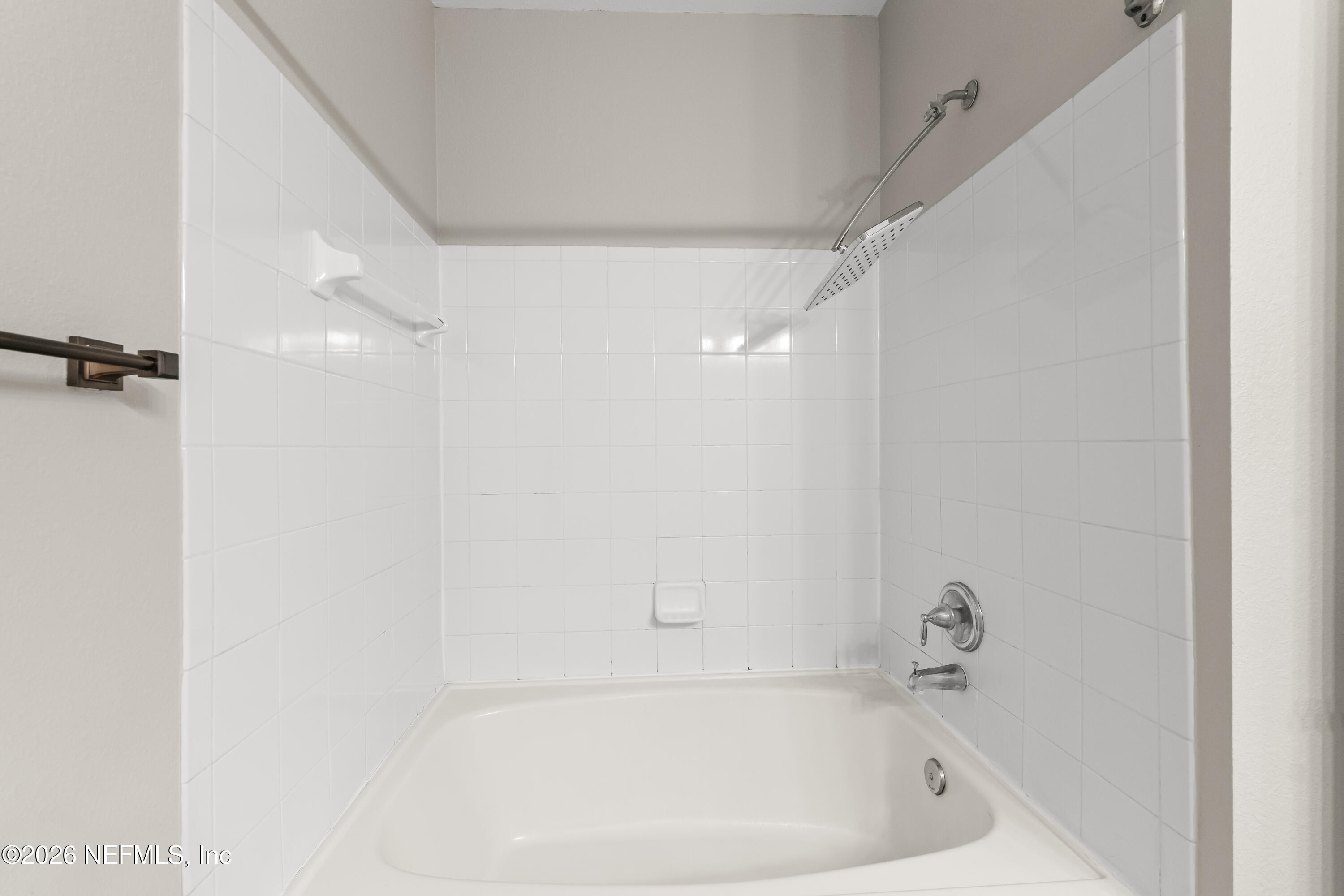10961 Burnt Mill Road, Unit 1021 Jacksonville, FL 32256 - Photo 22 of 34 Master Bath