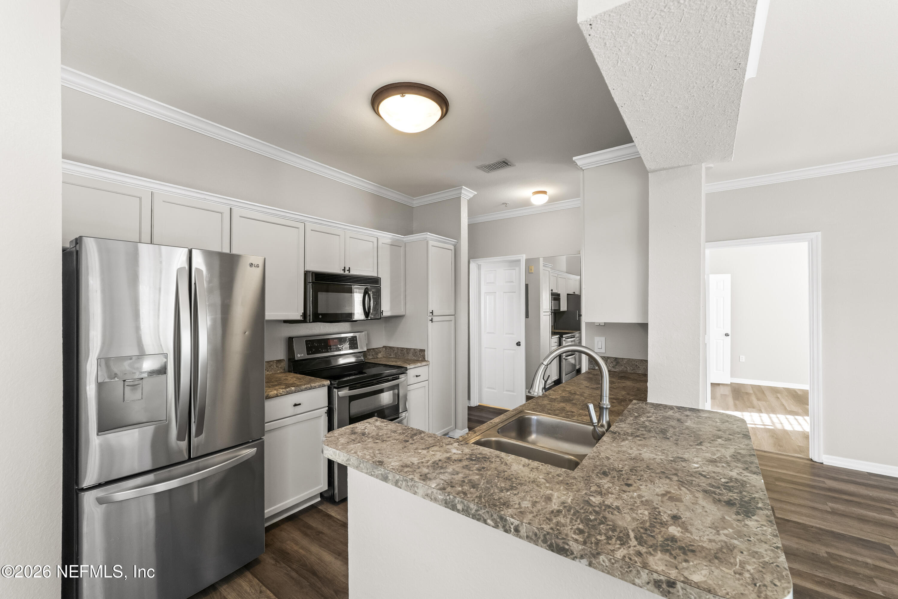 10961 Burnt Mill Road, Unit 1021 Jacksonville, FL 32256 - Photo 10 of 34 Kitchen