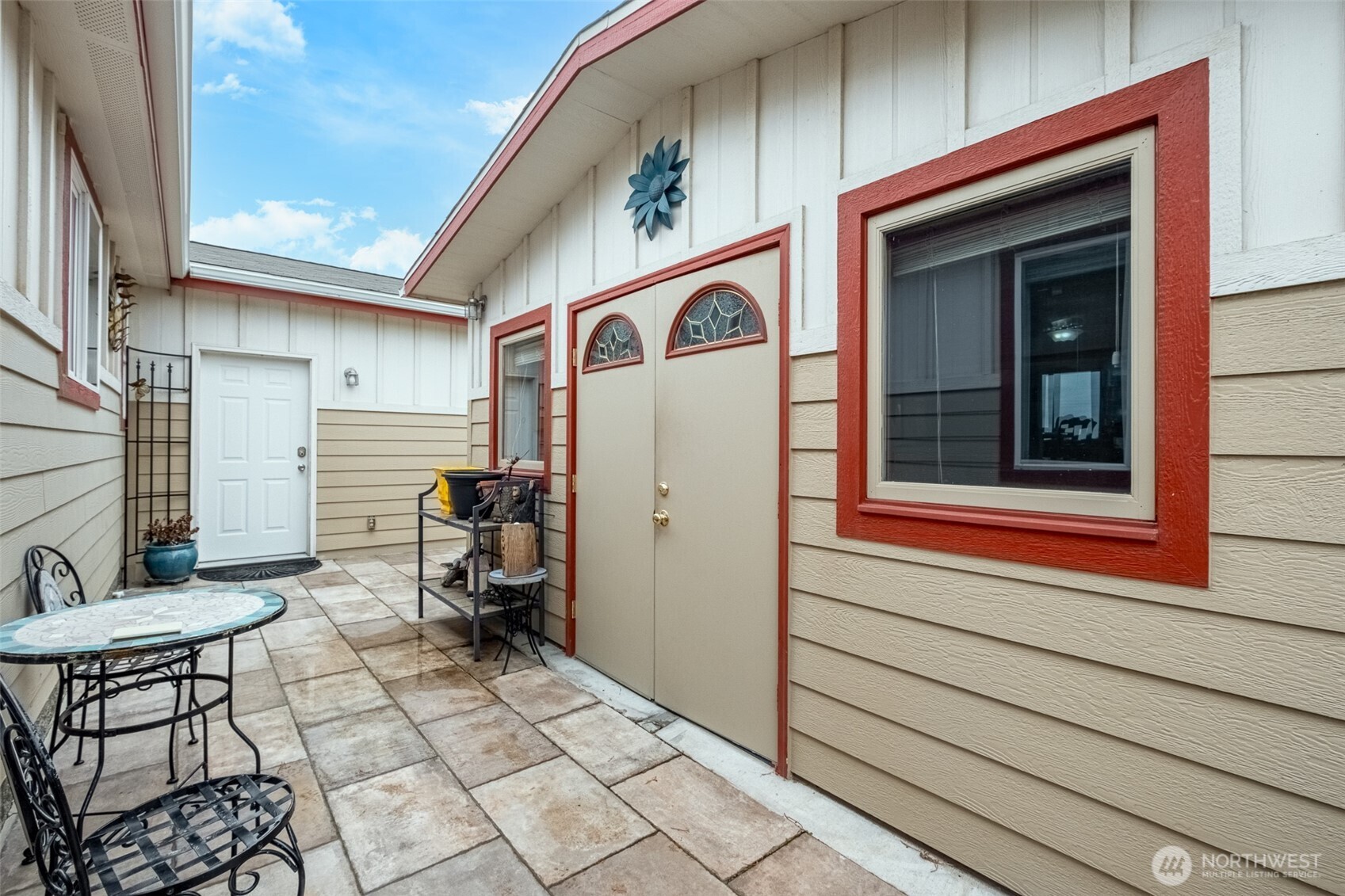 17693 Road 5 Northwest, Unit 52 Quincy, WA 98848 - Photo 23 of 25 a view of entryway with a bench