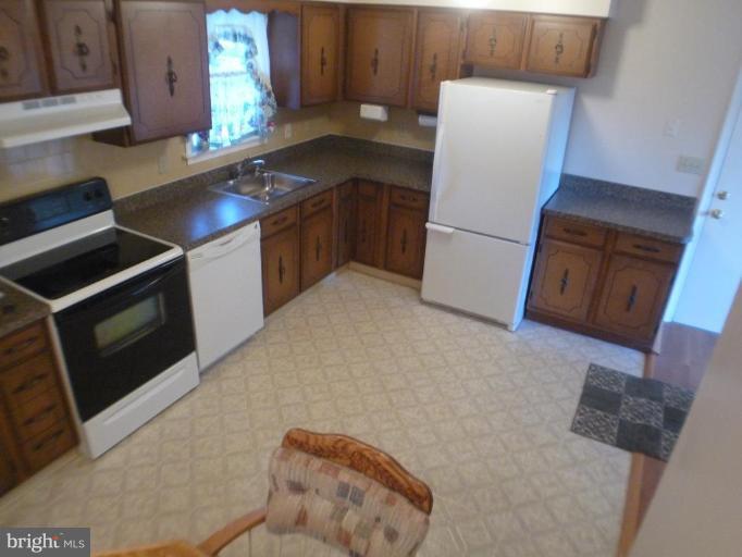 18702 Falls Road Hampstead, MD 21074 - Photo 11 of 25 Kitchen