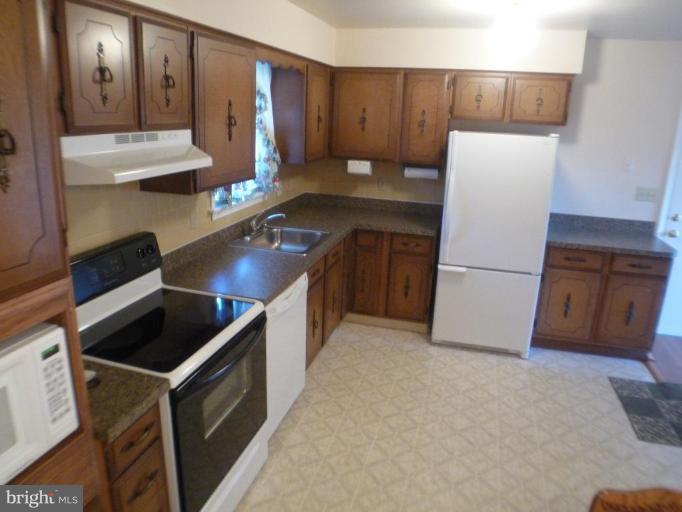 18702 Falls Road Hampstead, MD 21074 - Photo 12 of 25 Kitchen #2