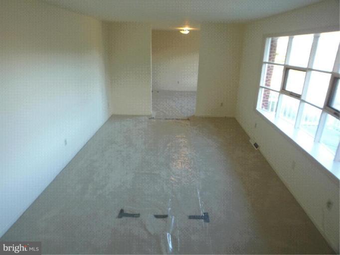 18702 Falls Road Hampstead, MD 21074 - Photo 21 of 25 Living Room