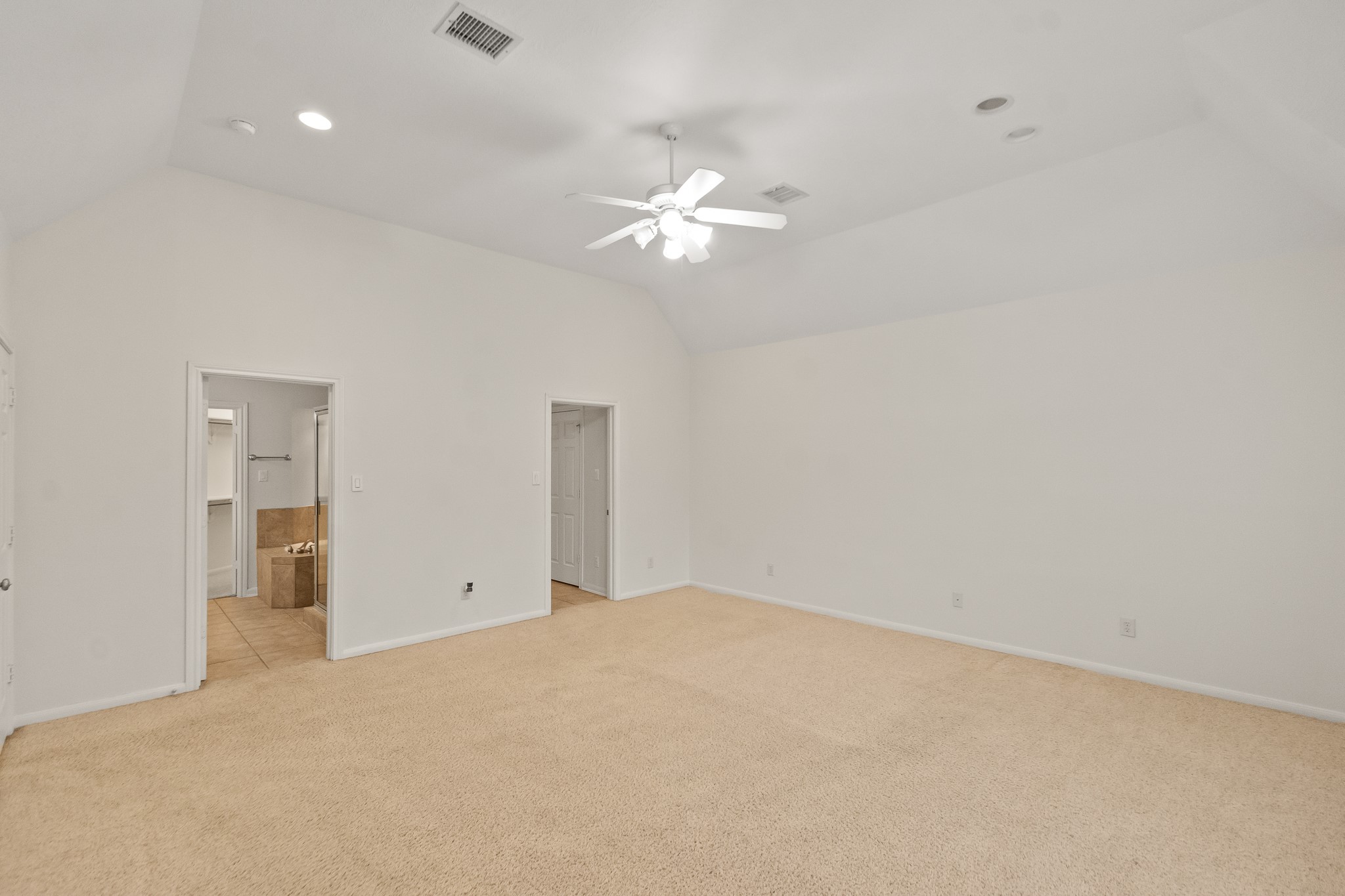 5351 McCulloch Circle Houston, TX 77056 - Photo 23 of 42 a view of an empty room