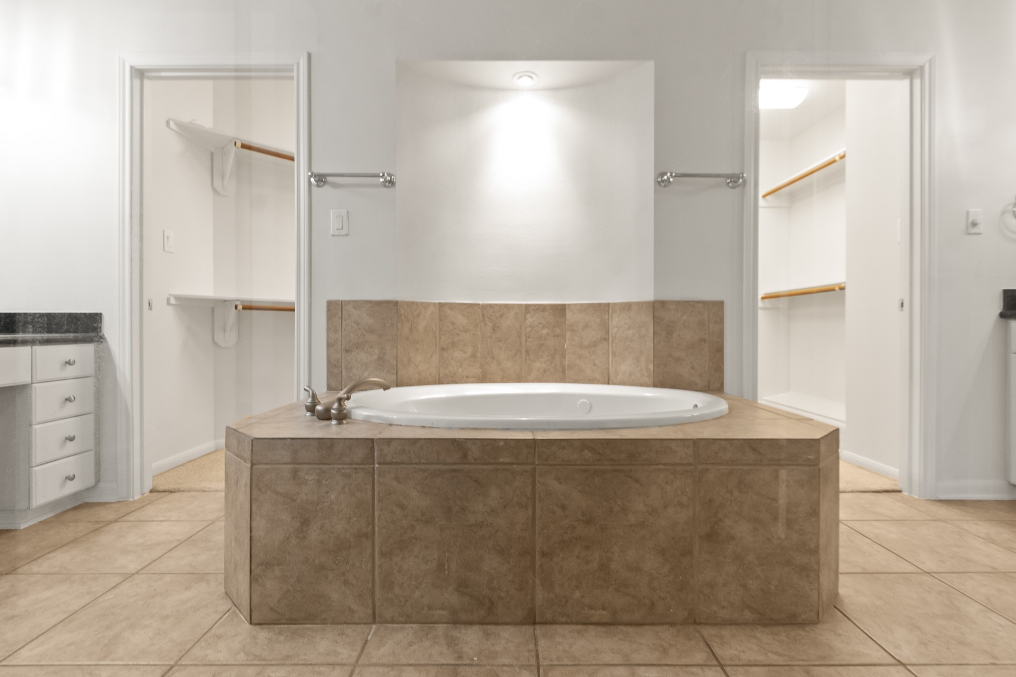 5351 McCulloch Circle Houston, TX 77056 - Photo 27 of 42 a bath tub sitting in a bathroom